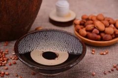 <b>酿酒技术：白酒在陶坛储存过程中微量成分的变化</b>